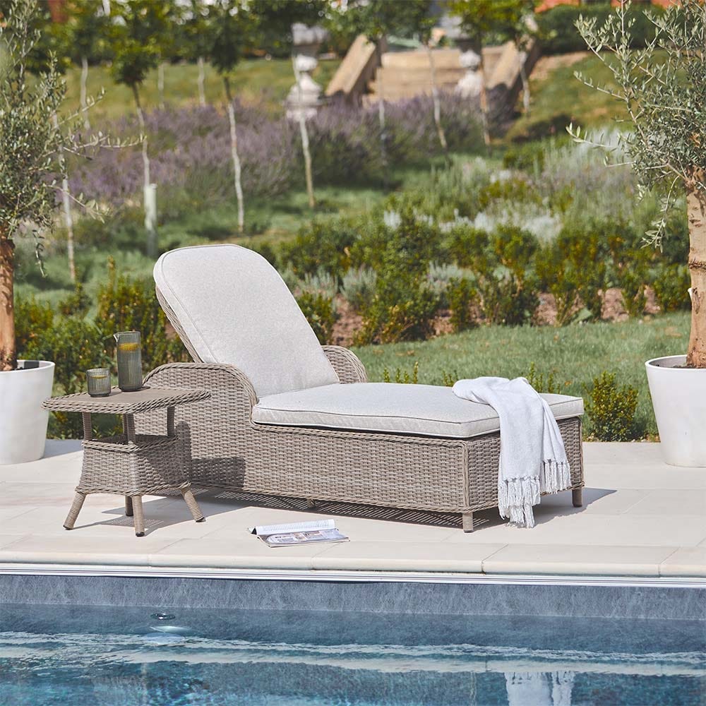 KARLA RATTAN SUNLOUNGER