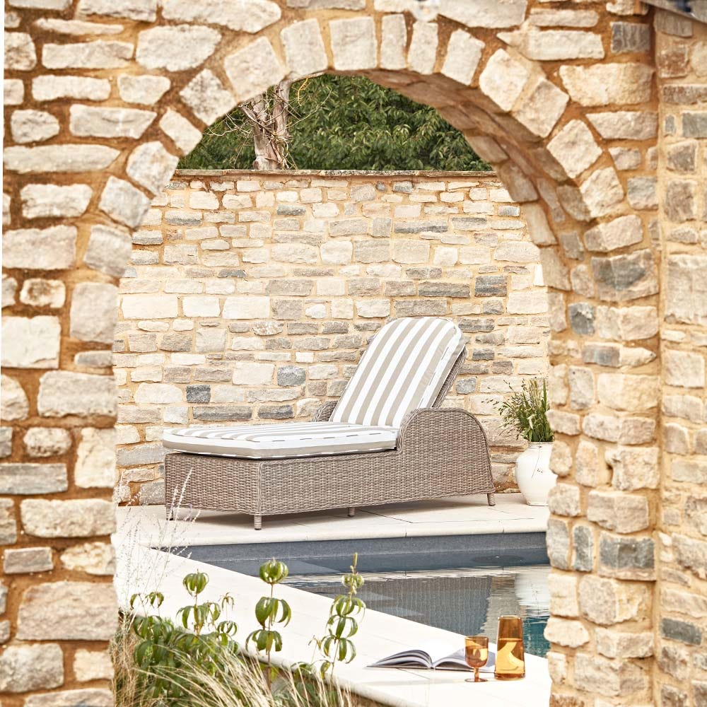KARLA RATTAN SUNLOUNGER - STRIPED