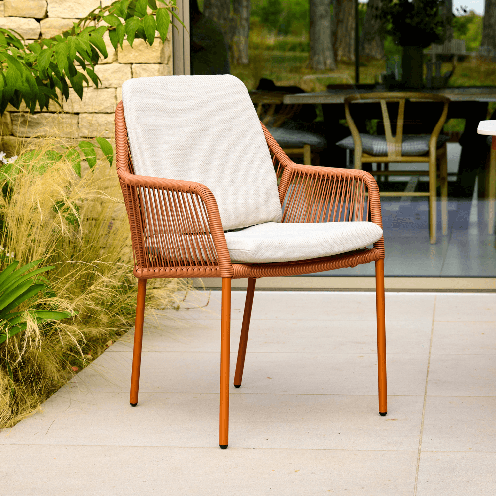 OLIVIA TERRACOTTA 4 SEAT ROUND DINiNG SET