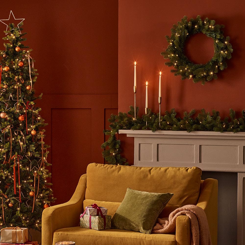 24" HIGHGROVE SPRUCE PRE LIT WREATH - 35 WW LED