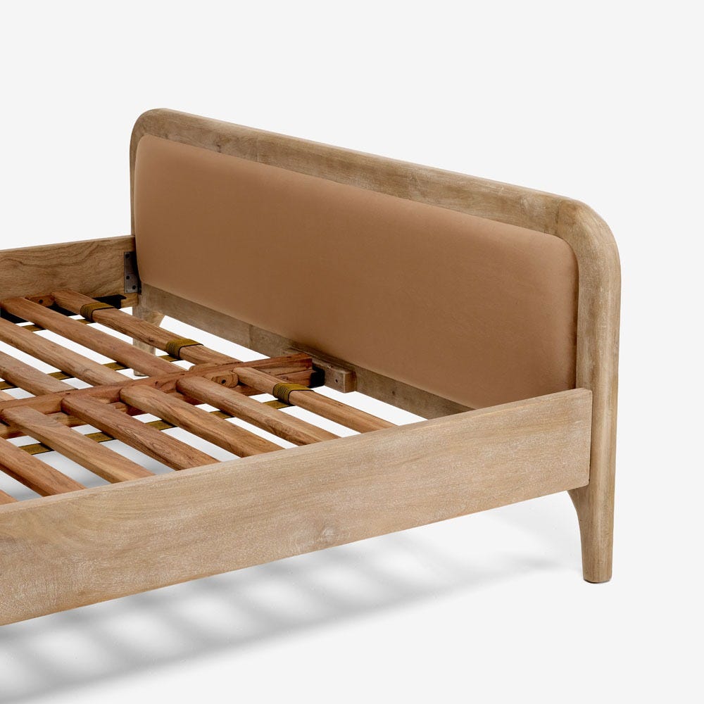MABEL KINGSIZE BED IN NUDE VELVET
