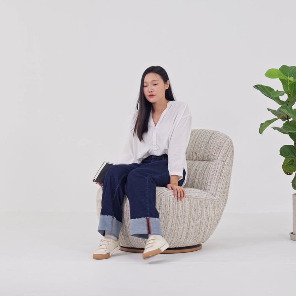 SUSIE SWIVEL CHAIR IN TEXTURED WEAVE